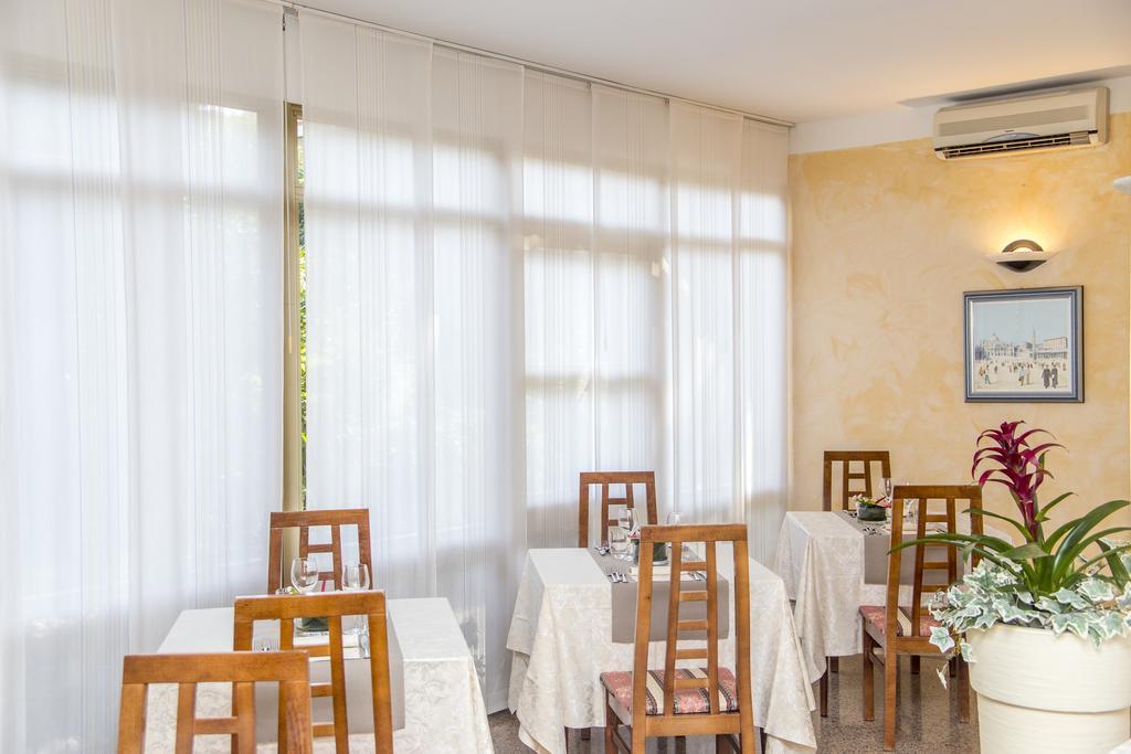 Hotel Rita リッチョーネ エクステリア 写真