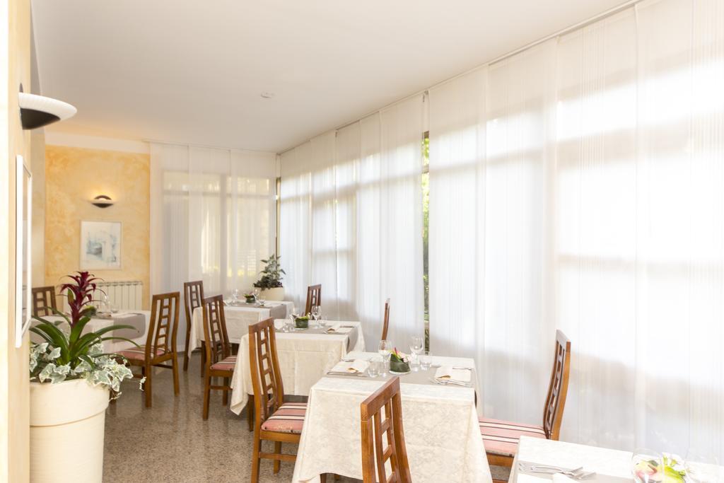 Hotel Rita リッチョーネ エクステリア 写真