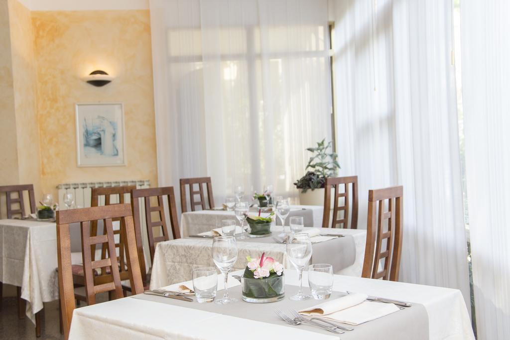 Hotel Rita リッチョーネ エクステリア 写真