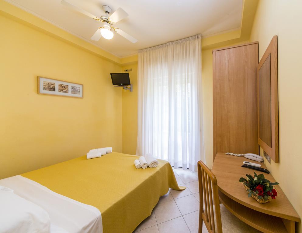 Hotel Rita リッチョーネ エクステリア 写真